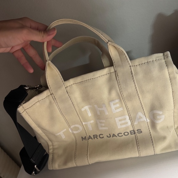 Marc Jacobs Beige Tote Bag with Black Strap - Picture 2 of 6